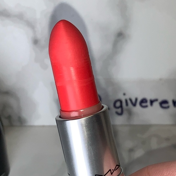 TOXIC TALE Satin Lipstick MAC - Picture 4 of 12